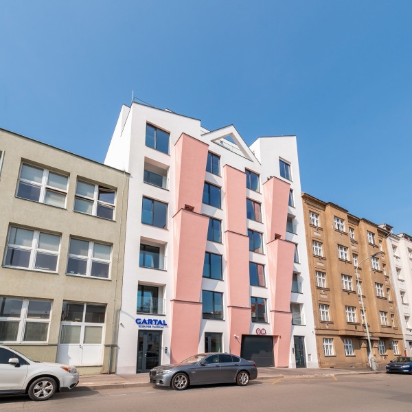 Na Harfě vyrostl bytový dům od Bořka Šípka